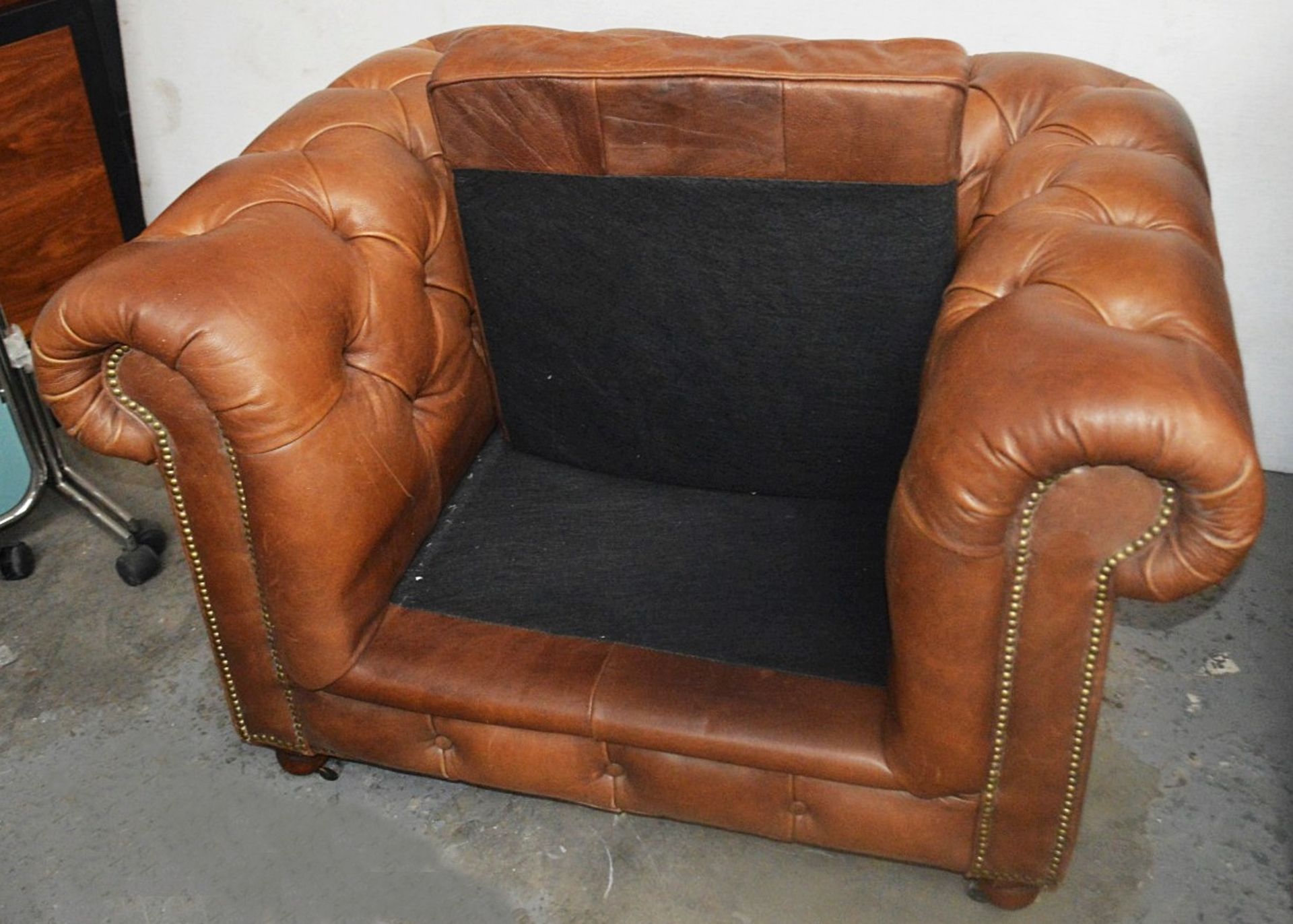 1 x Vintage-style Large Leather Chesterfield Armchair - Showroom / Window Display Piece - Dimensions - Image 2 of 5