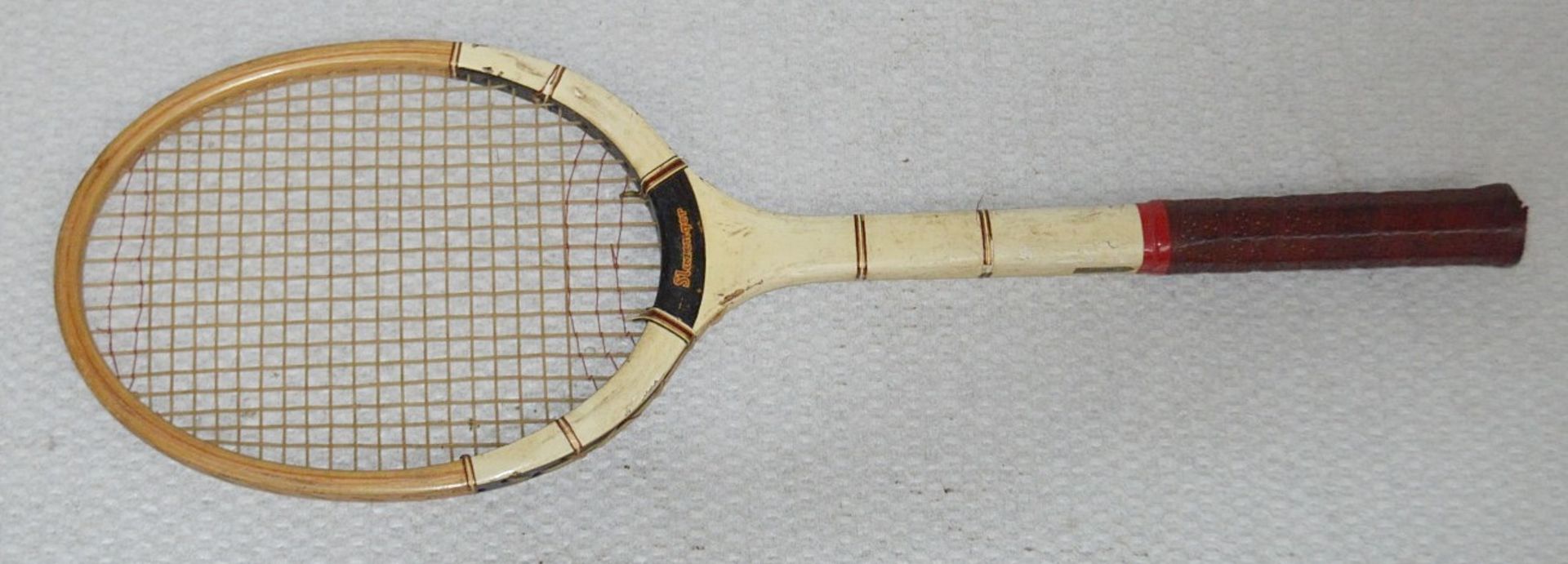 5 x Assorted Vintage Tennis Rackets - Ex-Display Props - Average Length: 69cm - Ref: HAR243 GIT - - Image 8 of 12