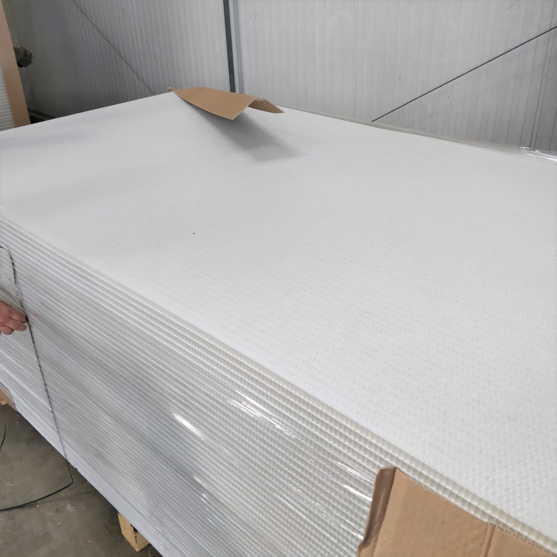 100 x ThermHex Thermoplastic Honeycomb Core Panels - Size: 693 x 1210 x 20mm - New Stock - - Image 2 of 7