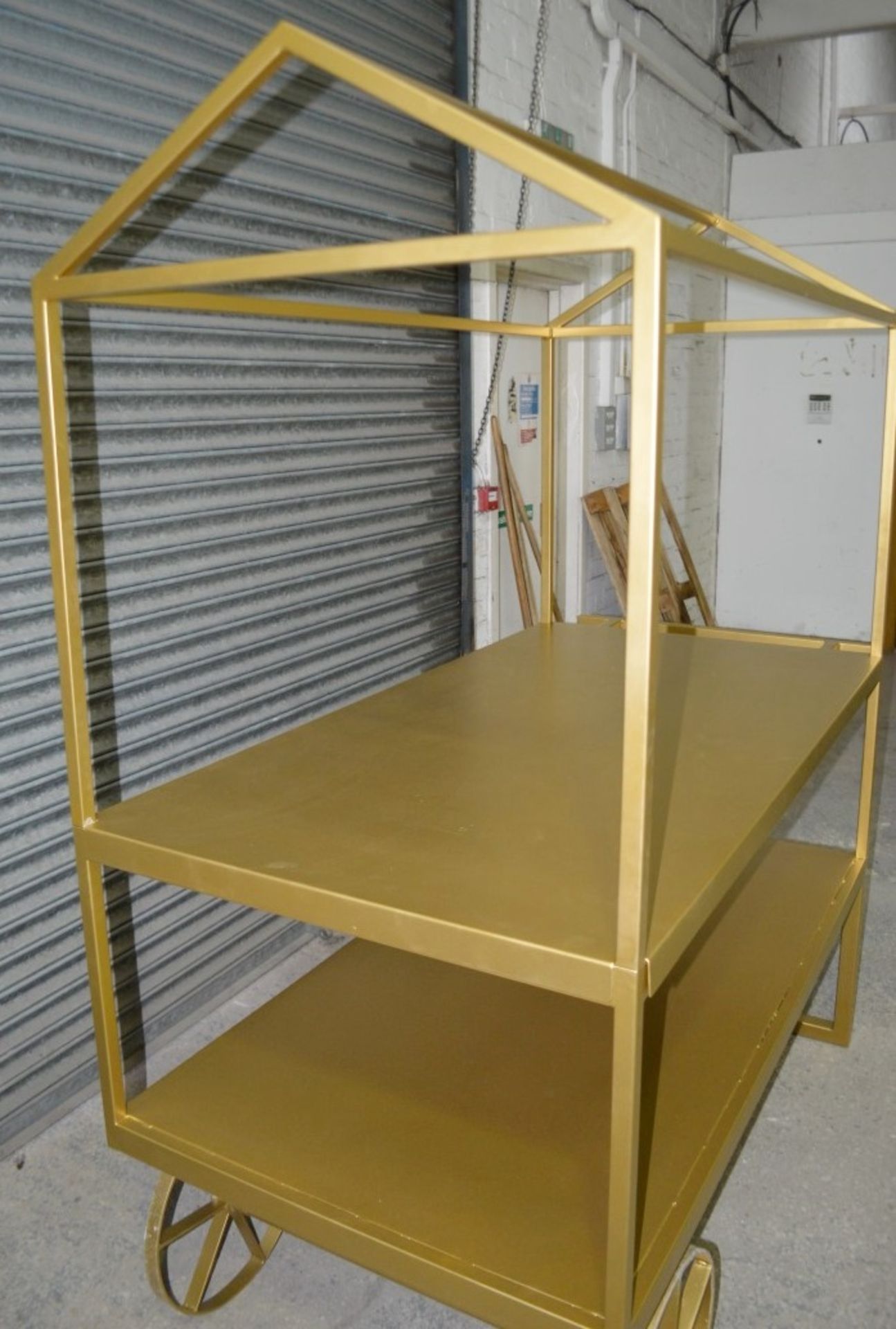 1 x Metal 2-Metre High Display Cart In Gold - Dimensions: H200 x W178 x D87cm - Ex-Showroom - Image 3 of 5