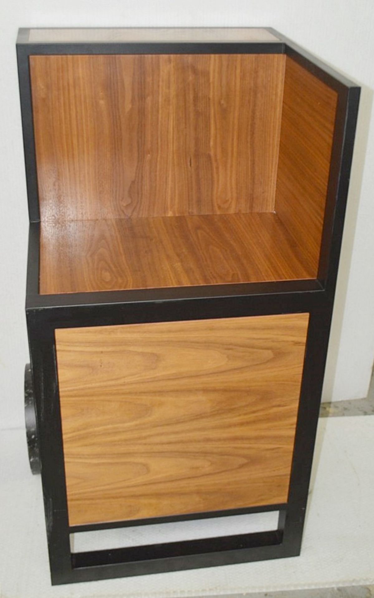 1 x Freestanding Display Unit Featuring Metal Cart Wheels And Wood Finish - Dimensions: H115 x W60 x - Image 5 of 6