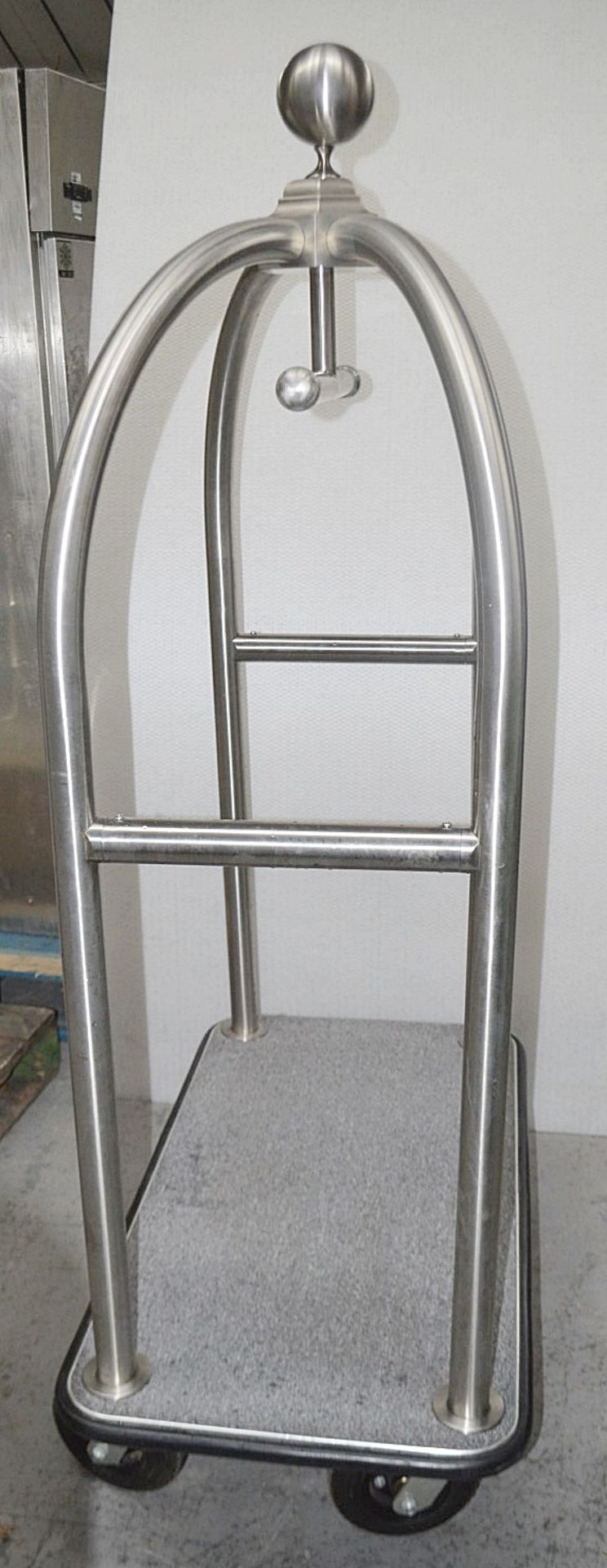 1 x Bolero Commercial Hotel Lobby Luggage Trolley Cart In Brushed Stainless Steel With Carpeted Base - Image 5 of 5