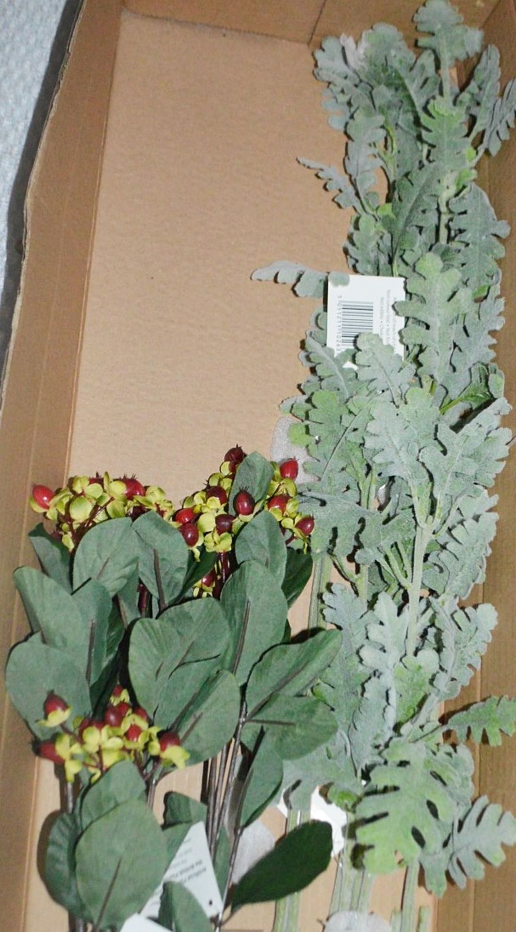 85 x Luxury Artificial Plant Floristry Sprays - Mostly Red Hypericum - 70cm Tall - Total RRP £400.00 - Image 4 of 6