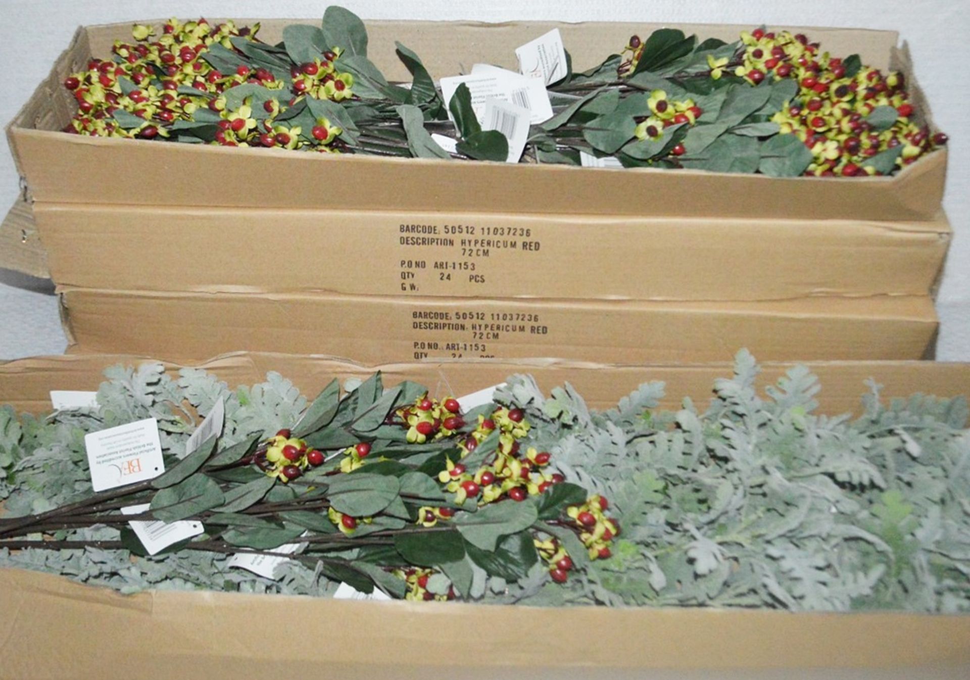 105 x Luxury Artificial Floristry Sprays - Mostly Red Hypericum - 70cm Tall - Total RRP £520.00 - Image 2 of 6