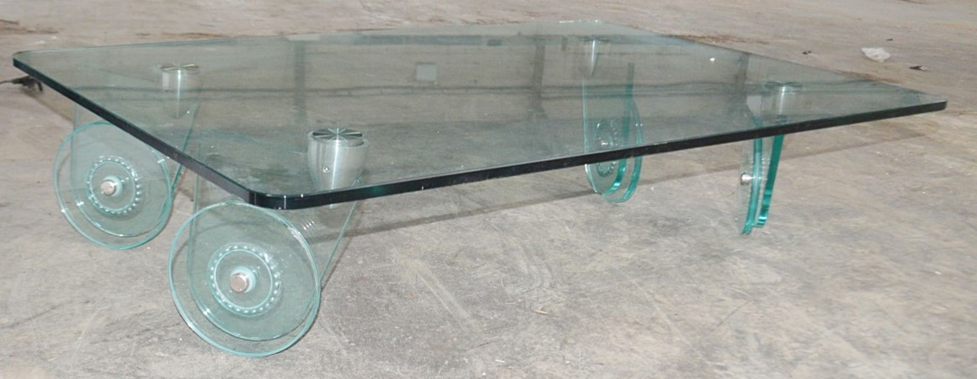 1 x Display Trolley Made Of Toughened Glass - Dimensions: W125 x D85 x H29cm - Ref: MHB165 - CL670 - - Image 2 of 4