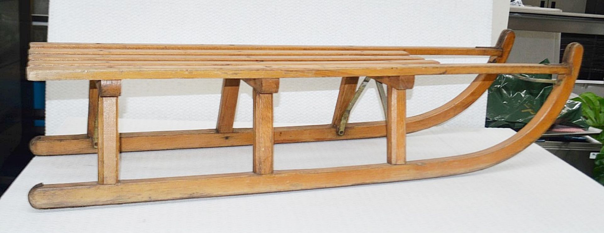 1 x Vintage Wooden Sledge - Ex-Display Piece - Dimensions: H24 x W118 x D31cm - Ref: HAR211 GIT - - Image 4 of 5