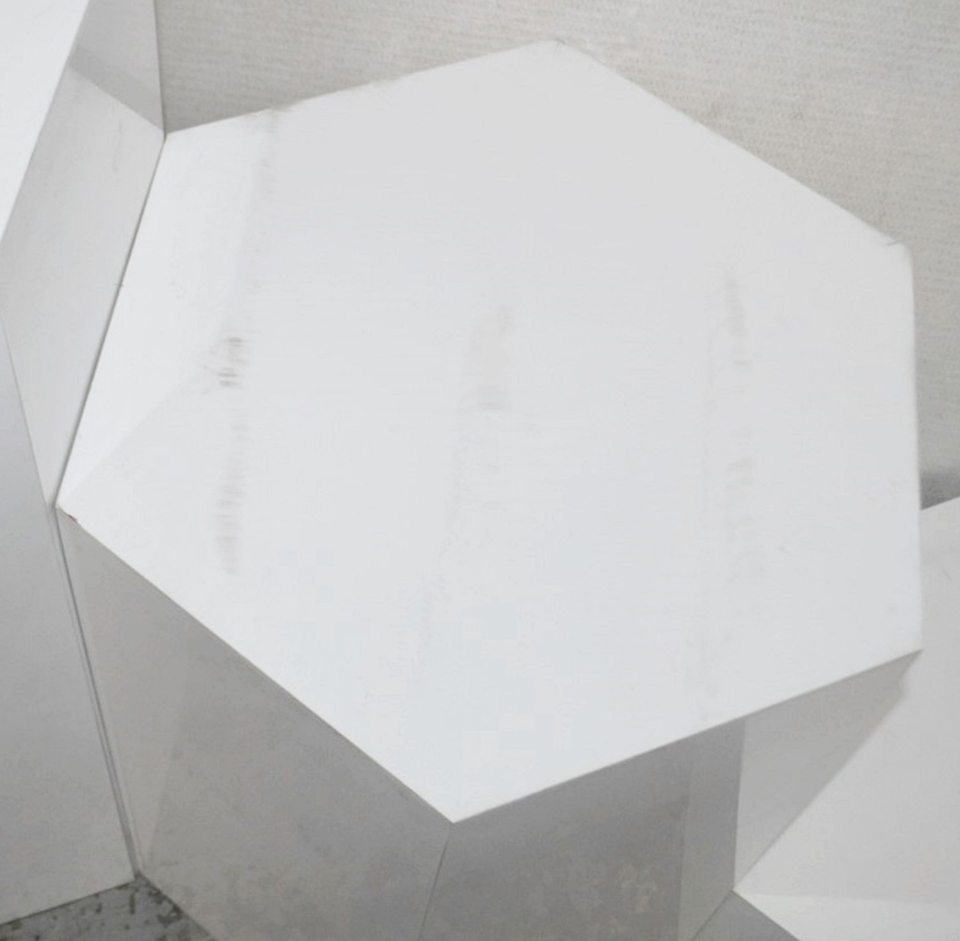Set Of 3 x Hexegonal Display Plinths In White - Ex-Display Showroom Pieces - Ref: HAR241 GIT - CL987 - Image 6 of 7