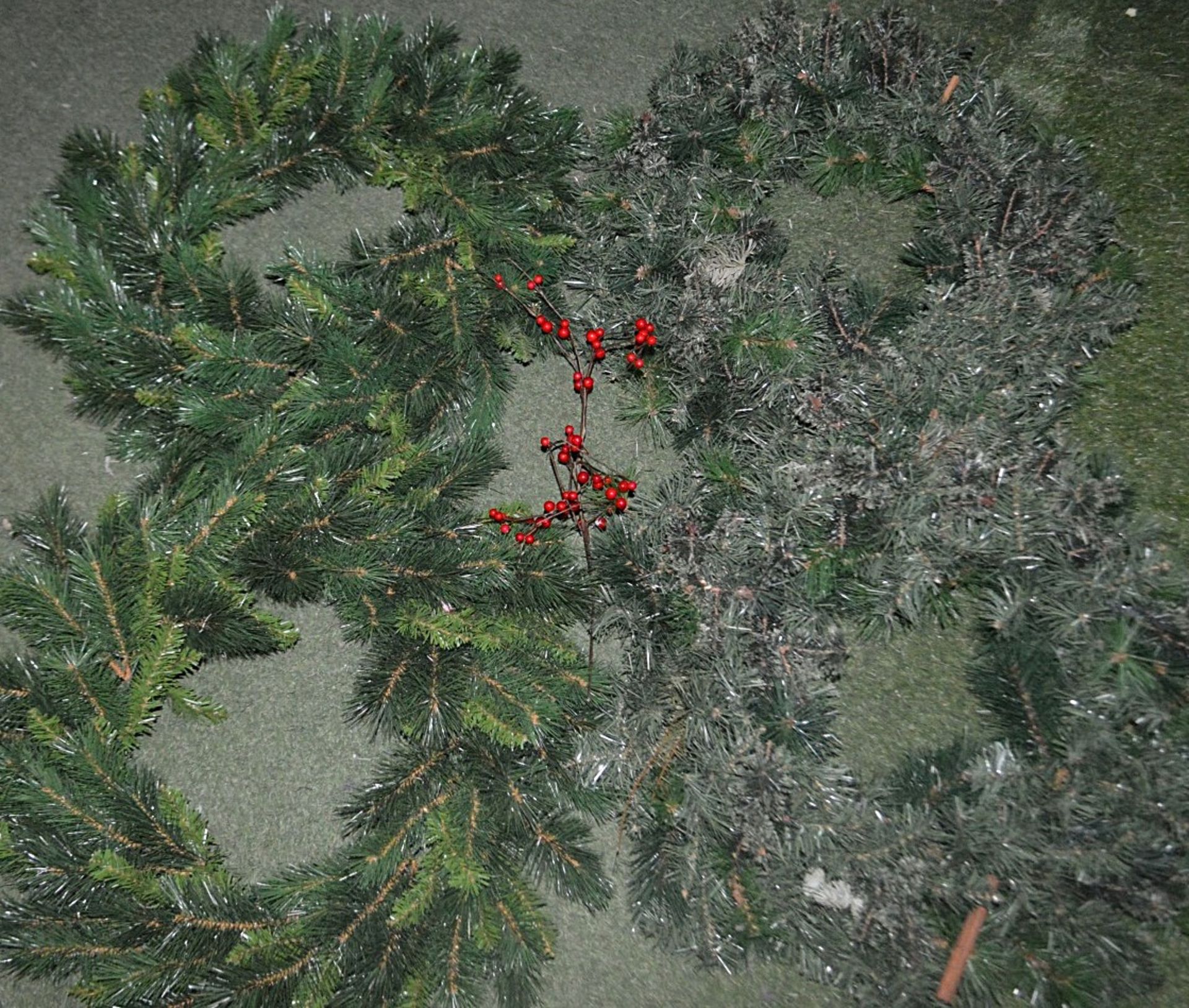 8 x Assorted Sections Of Commercial Christmas Display Wreaths - Various Sizes - Ex-Showroom Pieces