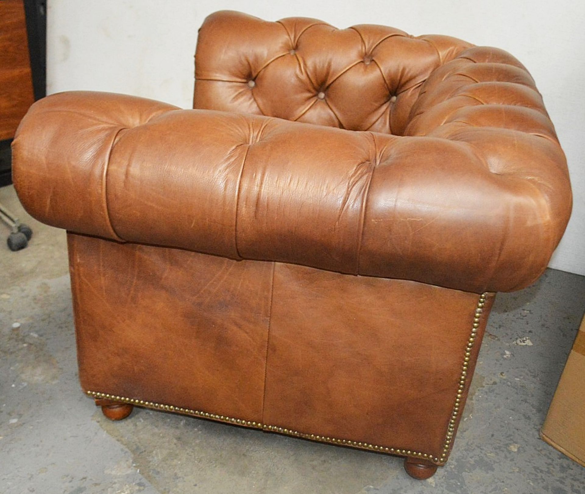 1 x Vintage-style Large Leather Chesterfield Armchair - Showroom / Window Display Piece - Dimensions - Image 4 of 5