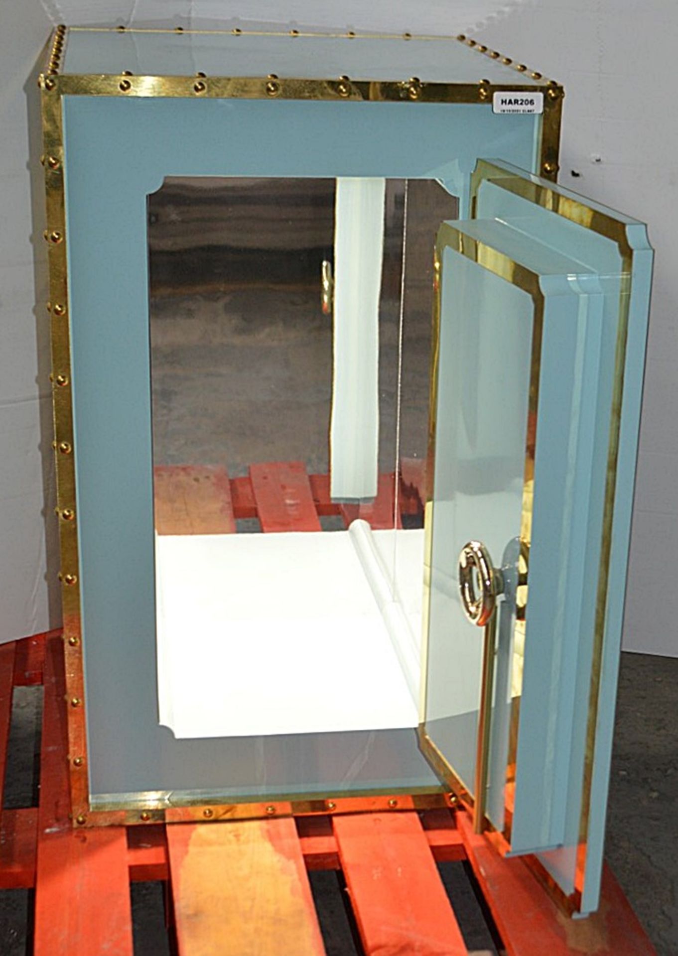 1 x Illuminated Bank Vault Safe-style Mirrored Retail Shop Display Box In Tiffany Blue - Dimensions: