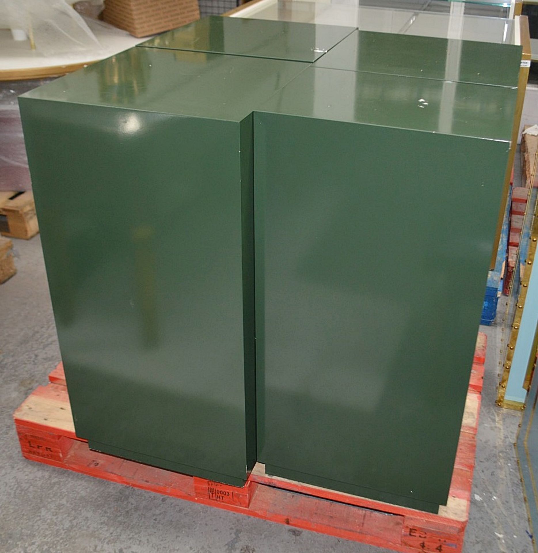 5 x Display Plinths Of Varying Sizes From A World-Renowned London Department Store In A Signature