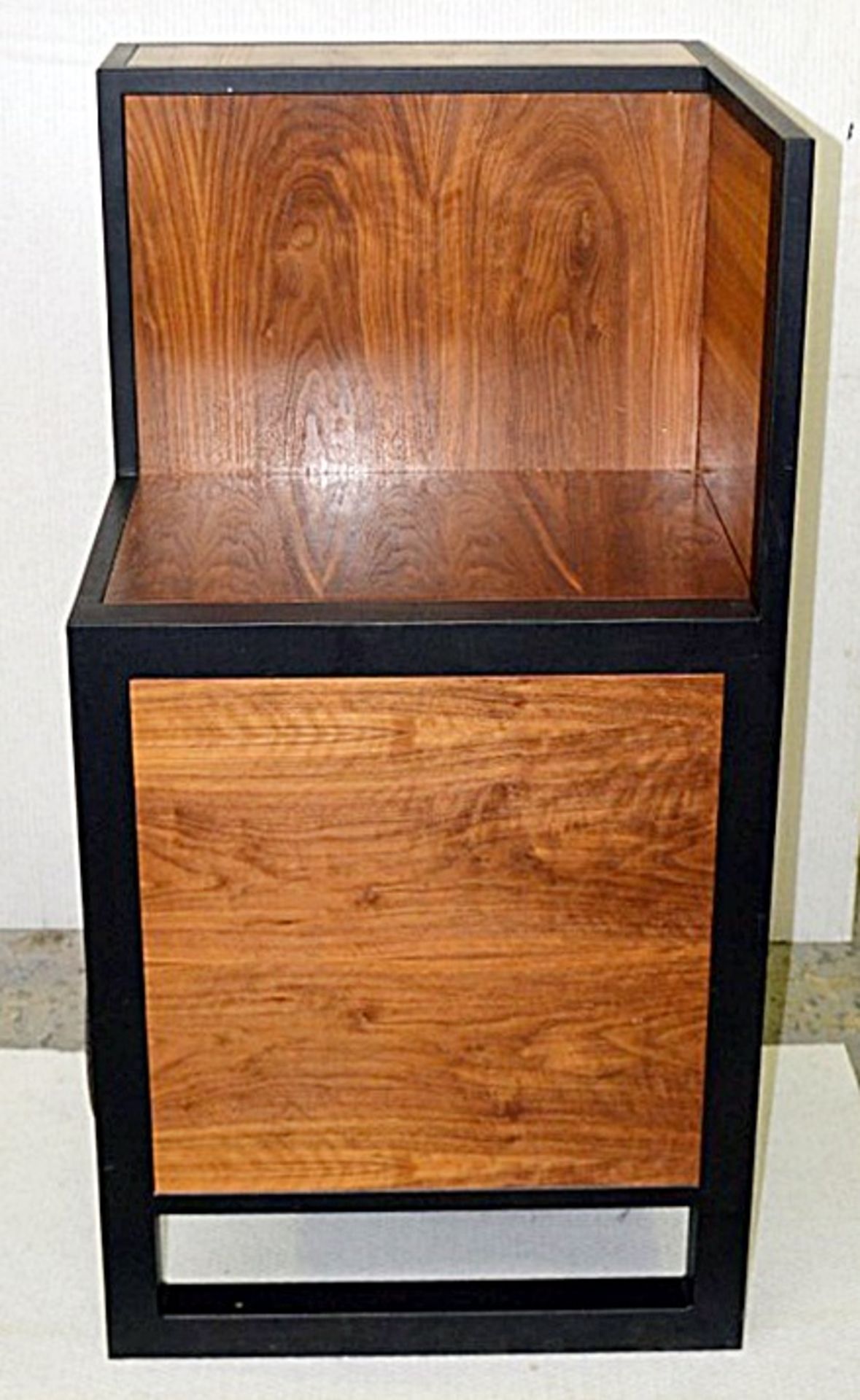 1 x Freestanding Display Unit Featuring Metal Cart Wheels And Wood Finish - Image 3 of 5