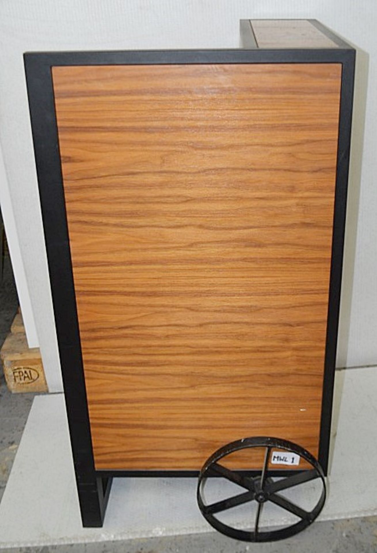 1 x Freestanding Display Unit Featuring Metal Cart Wheels And Wood Finish - Dimensions: H115 x W60 x - Image 6 of 6