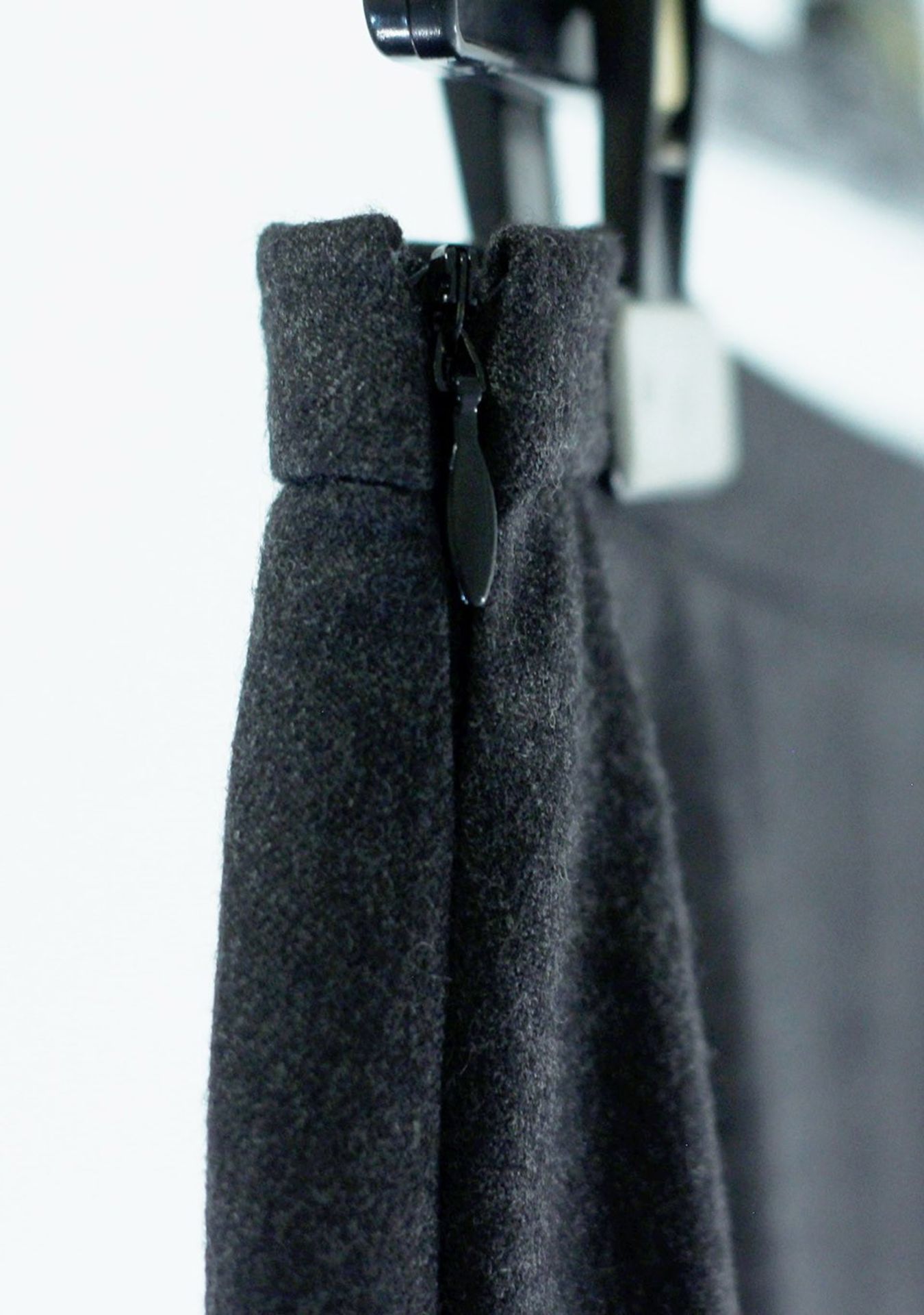 1 x Anne Belin Dark Grey Skirt - Size: 18 - Material: 100% Wool - From a High End Clothing - Image 5 of 9