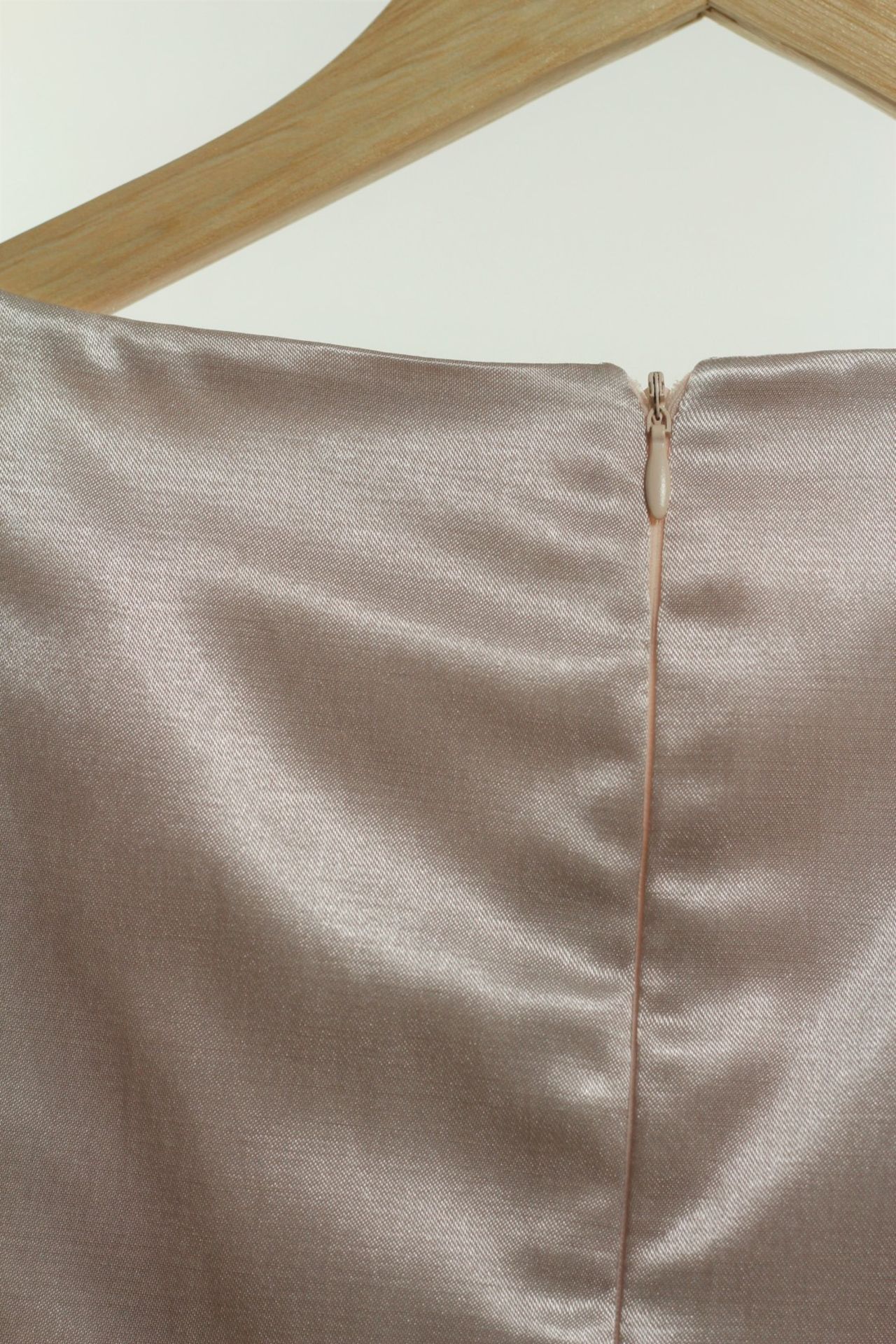 1 x Boutique Le Duc Pale Rose Vest - From a High End Clothing Boutique In The - Image 2 of 8
