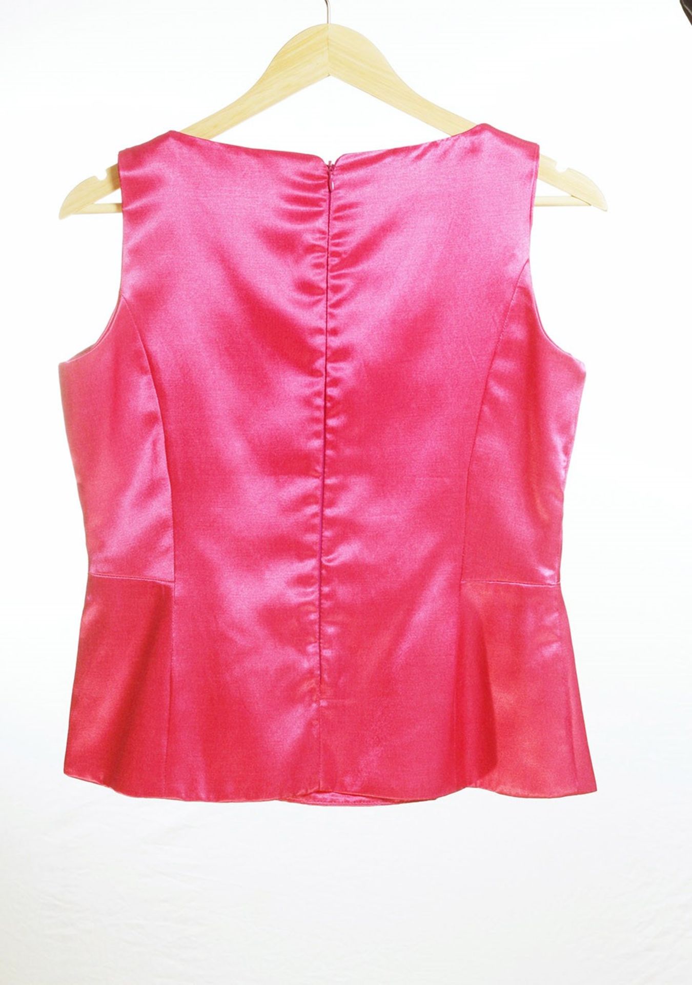 1 x Boutique Le Duc Fuschia Vest - From a High End Clothing Boutique In The - Image 2 of 10