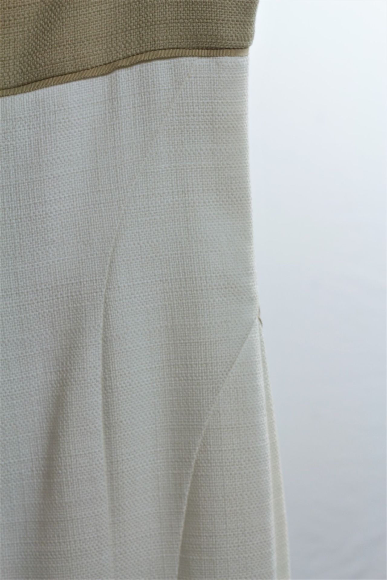 1 x Boutique Le Duc White/Faun Dress - Size: 12 - Material: 100% Cotton - From a High End Clothing - Image 3 of 14