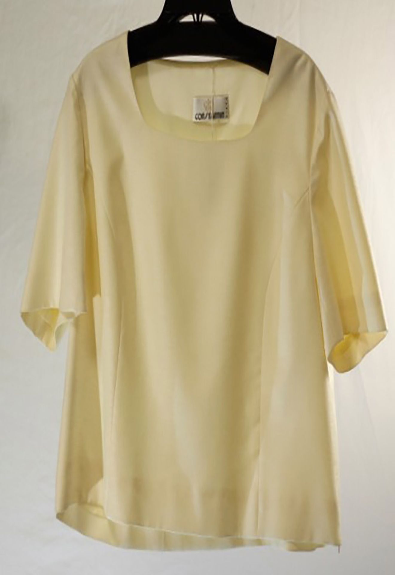 1 x Constantin Paris Cream Top - Size: 22 - Material: 100% Polyester - From a High End Clothing