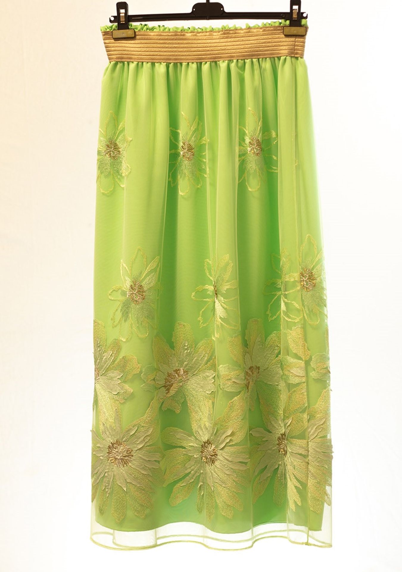 1 x Boutique Le Duc Green Skirt With Matching Scarf And Shawl - Size: 8 - Material: 100% Silk - From - Image 2 of 10