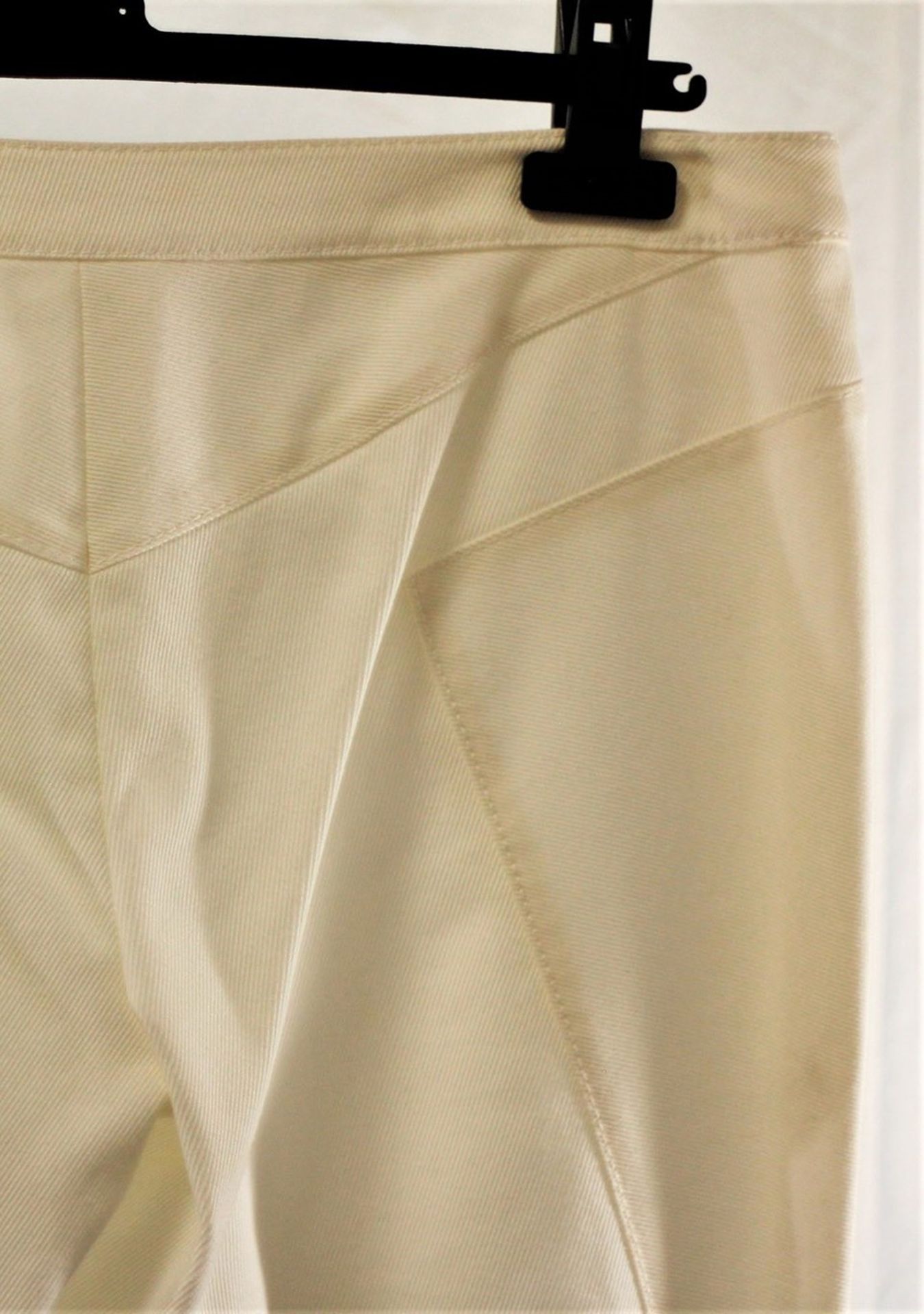 1 x Valentino Cream Trousers - Size: 10 - Material: 98% Cotton, 2% Elastane. Lining 100% Polyester - - Image 4 of 5