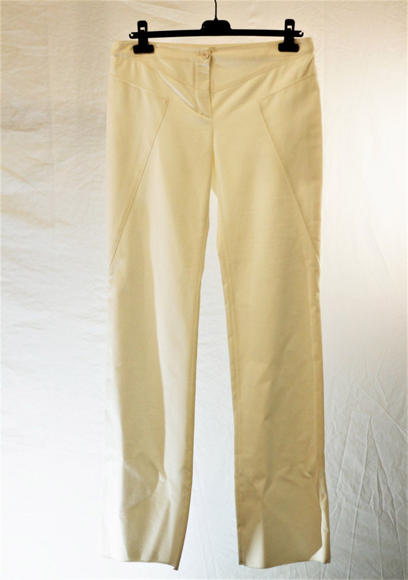1 x Valentino Cream Trousers - Size: 10 - Material: 98% Cotton, 2% Elastane. Lining 100% Polyester -