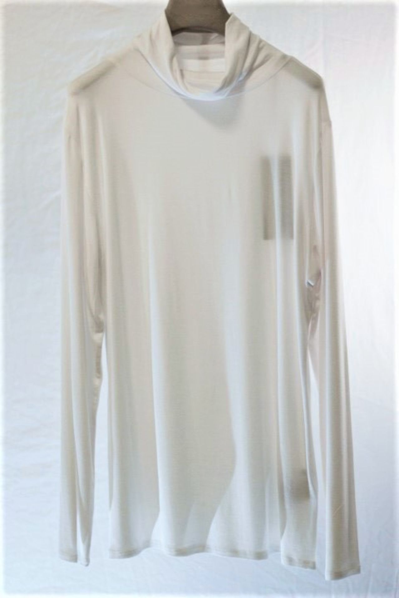 1 x Alpha Studio White Turtle Neck - Size: 18 - Material: 92% Viscose, 8% Elastane - From a High End