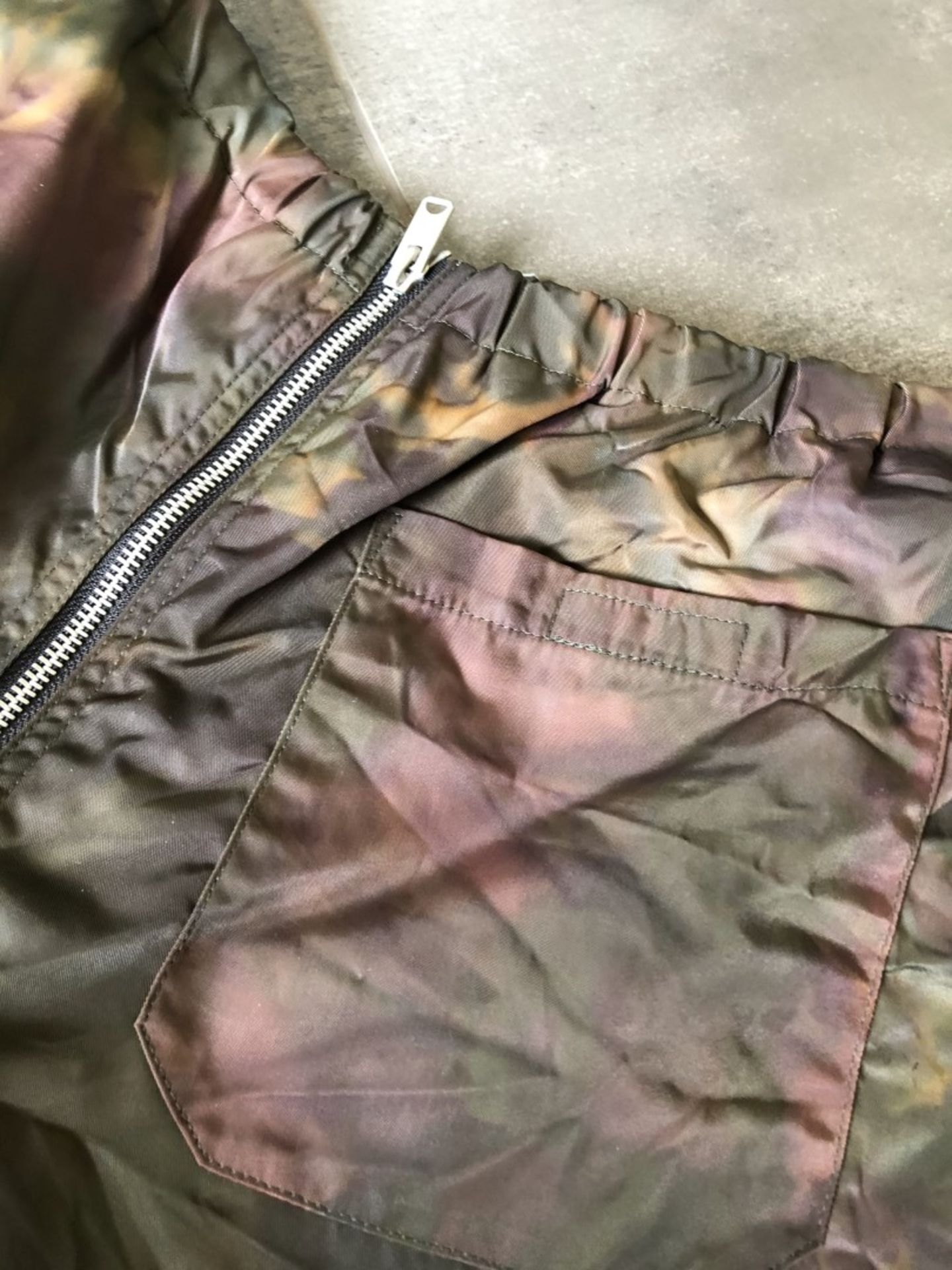 1 x Pair Of Men's Genuine Sankuaz Reversible Camo Shorts - Colour: Green / Cream - Image 3 of 6