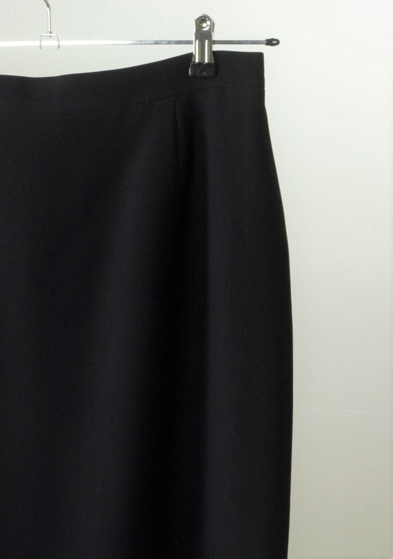 1 x Boutique Le Duc Black Maxi Pencil Skirt - From a High End Clothing Boutique In The - Image 2 of 3