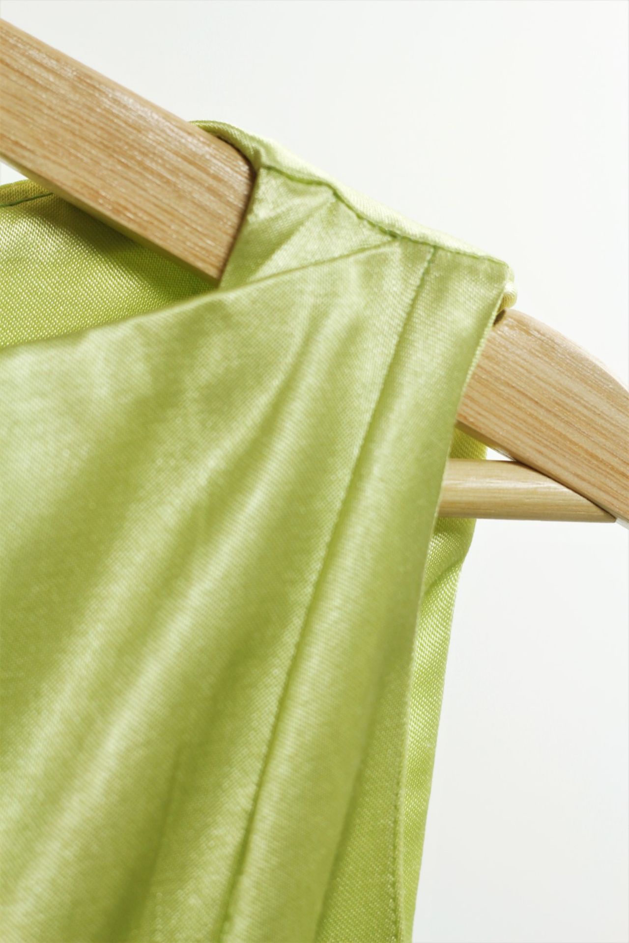 1 x Boutique Le Duc Lime Green Vest - From a High End Clothing Boutique In The - Image 3 of 9