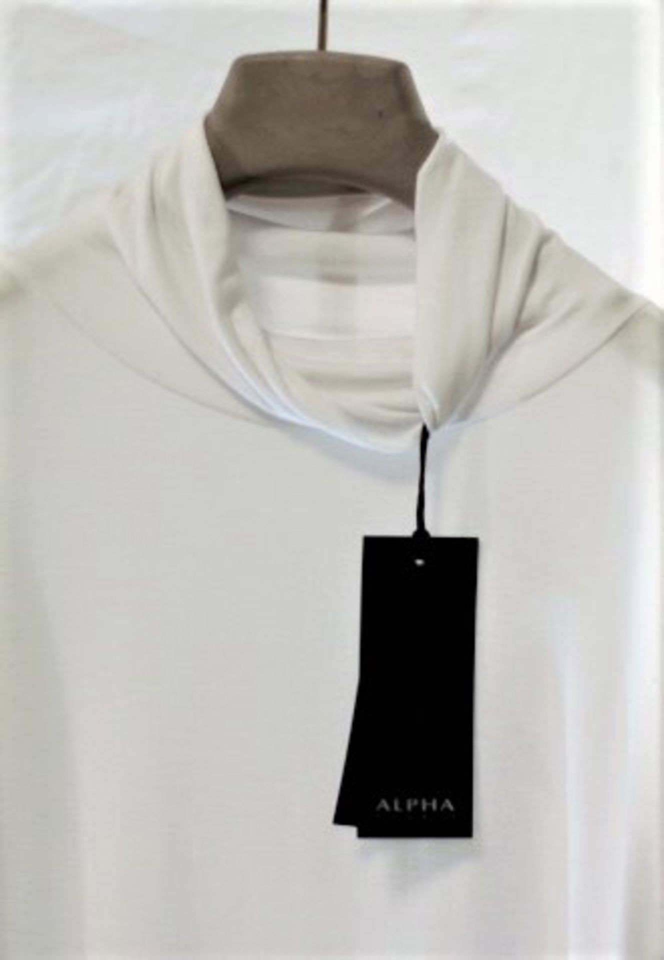 1 x Alpha Studio White Turtle Neck - Size: 18 - Material: 92% Viscose, 8% Elastane - From a High End - Image 3 of 3