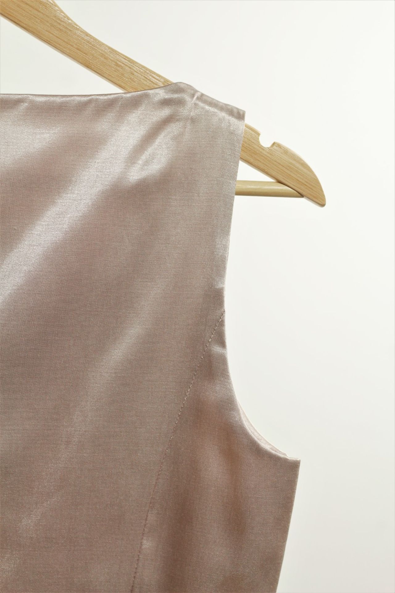 1 x Boutique Le Duc Pale Rose Vest - From a High End Clothing Boutique In The - Image 6 of 8