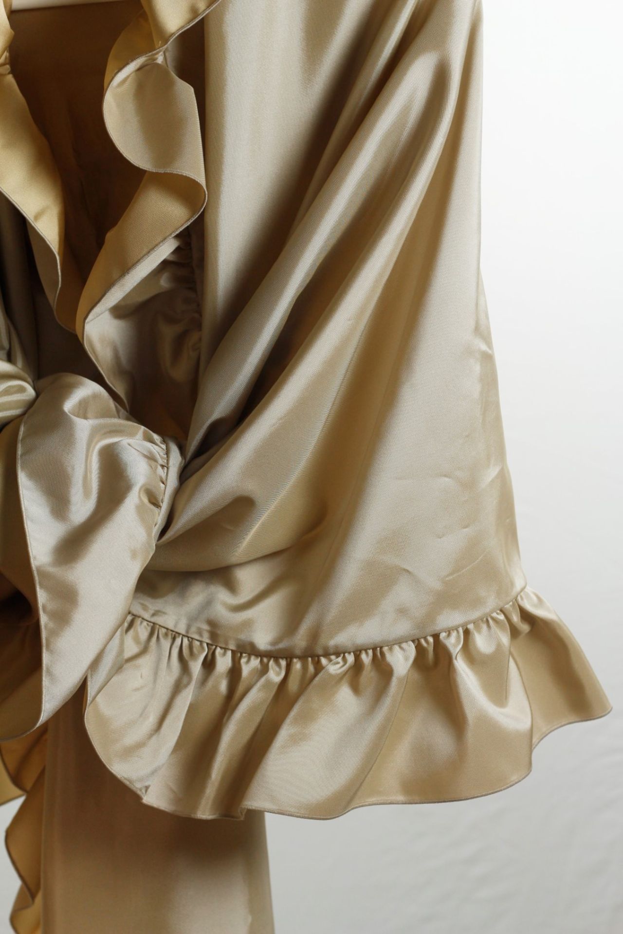 1 x Boutique Le Duc Champagne Wrap/Shawl - From a High End Clothing Boutique In The - Image 8 of 8