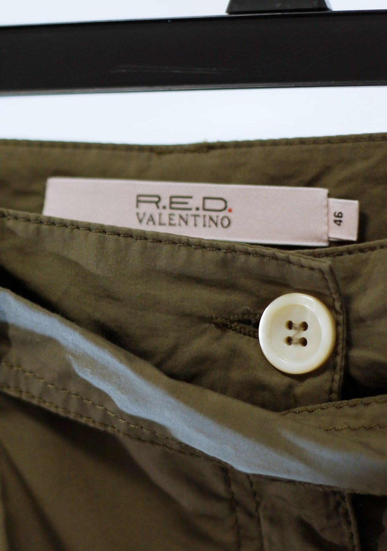 1 x Valentino Red Khaki 3/4 Length Trousers - Size: 16 - Material: 78% Cotton, 22% Silk - From a - Image 3 of 6
