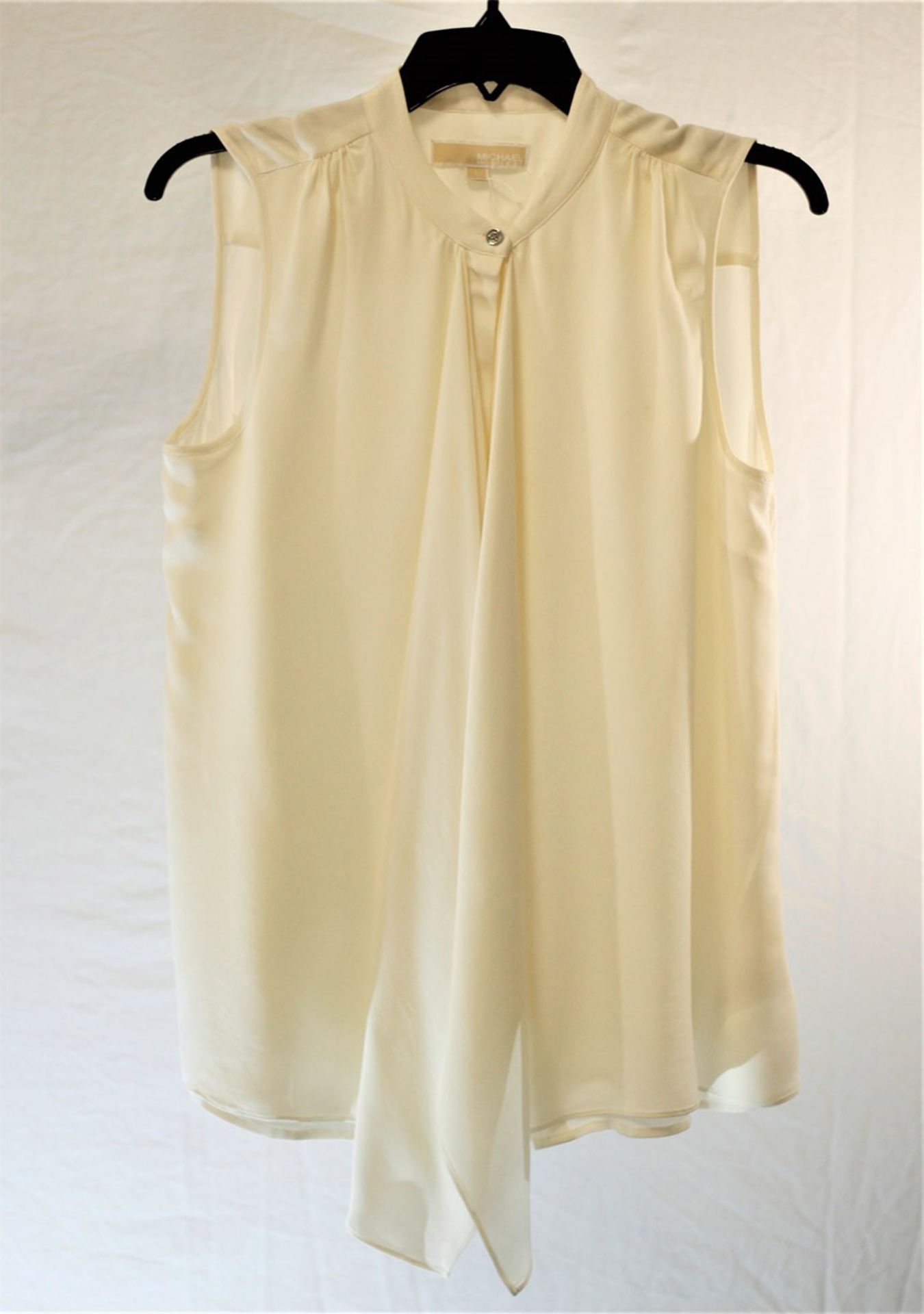 1 x Michael Kors Cream Blouse - Size: L - Material: 100% Silk - From a High End Clothing Boutique In