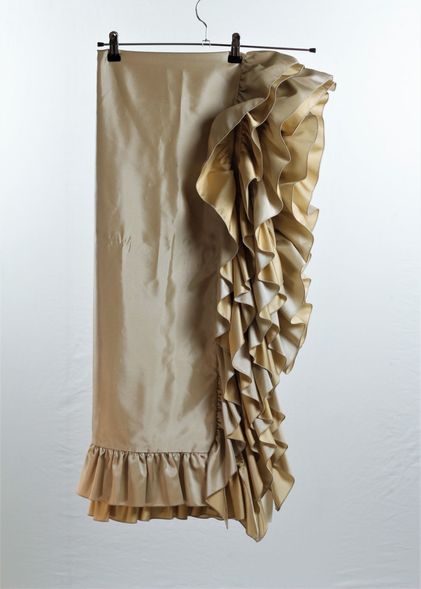 1 x Boutique Le Duc Champagne Wrap/Shawl - From a High End Clothing Boutique In The - Image 7 of 8