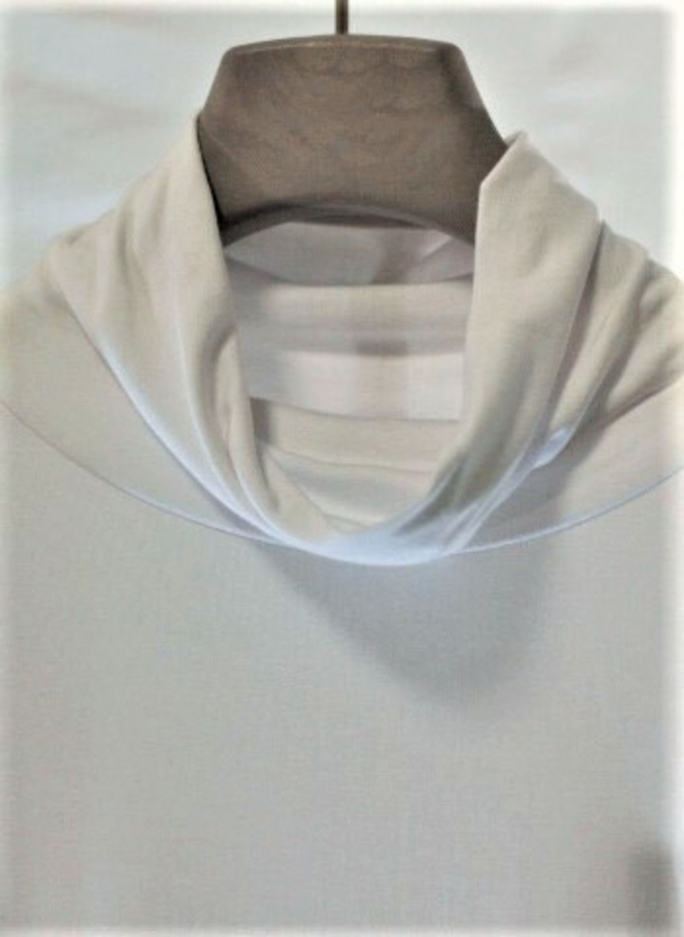 1 x Alpha Studio White Turtle Neck - Size: 18 - Material: 92% Viscose, 8% Elastane - From a High End - Image 2 of 3