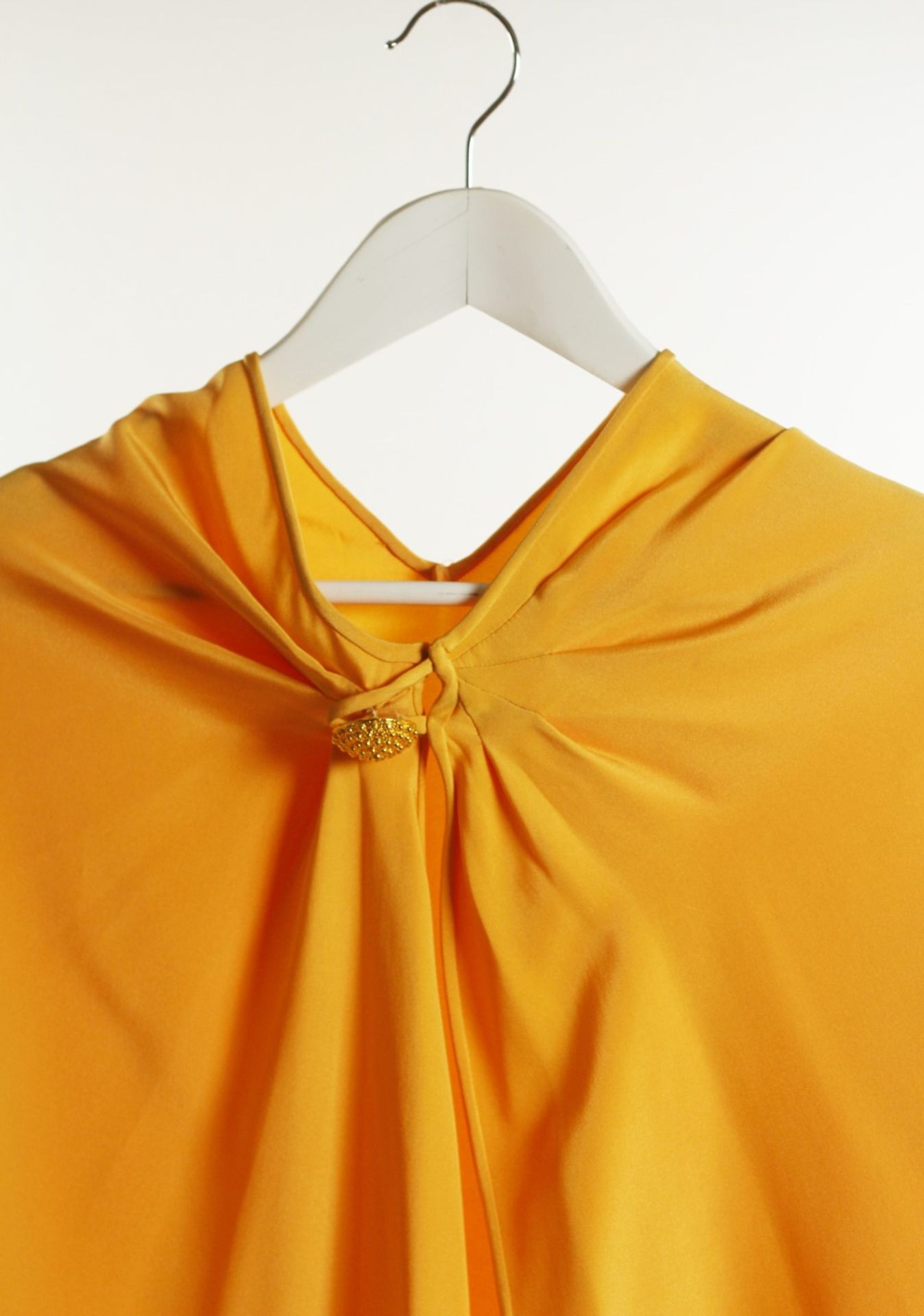 1 x Boutique Le Duc Apricot Wrap/Shawl - From a High End Clothing Boutique In The - Image 4 of 8