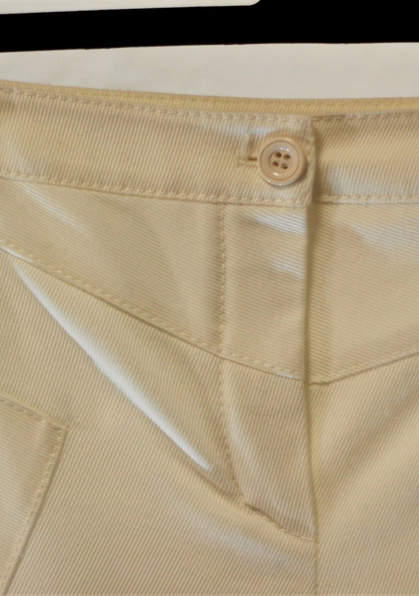 1 x Valentino Cream Trousers - Size: 10 - Material: 98% Cotton, 2% Elastane. Lining 100% Polyester - - Image 2 of 5