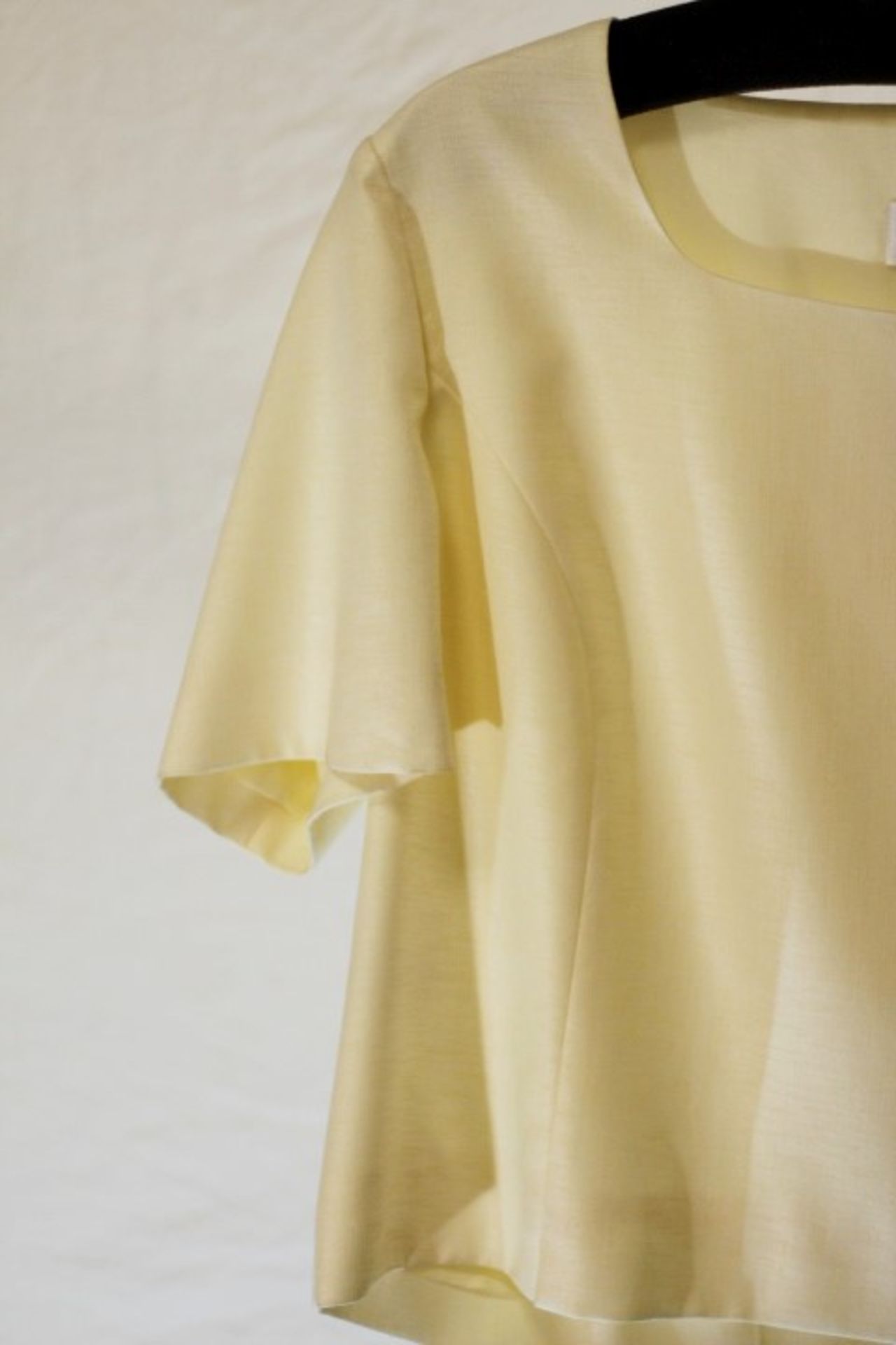 1 x Constantin Paris Cream Top - Size: 22 - Material: 100% Polyester - From a High End Clothing - Image 5 of 8