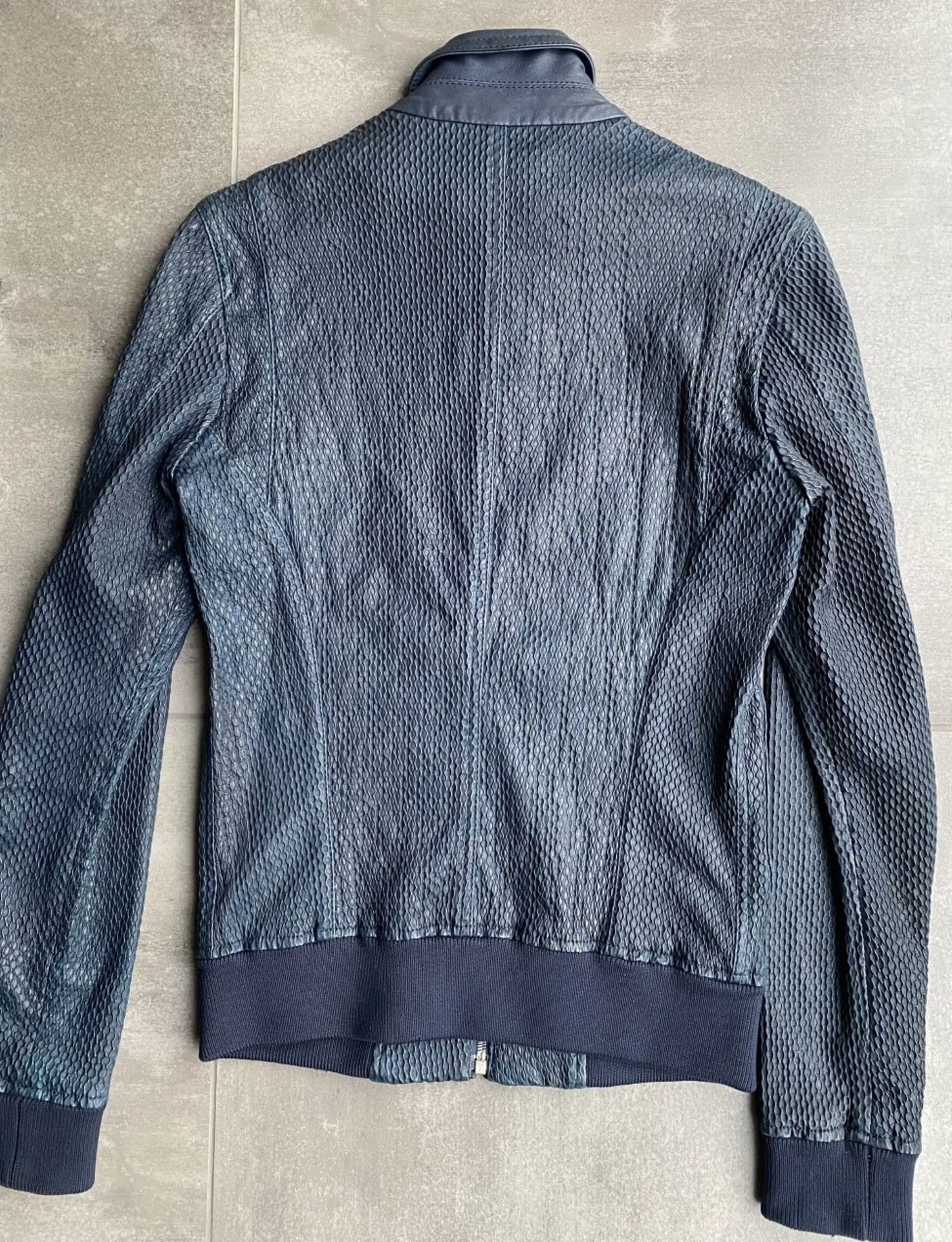 1 x Men's Genuine Dolce & Gabbana Bomber Jacket In Navy - Size: 46 - Preowned In Very Good Condition - Image 8 of 9