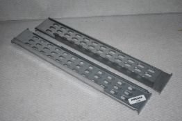 1 x Server Cabinet Support Rail - Ref: MPC652 CA - CL678 - Location: Altrincham WA14