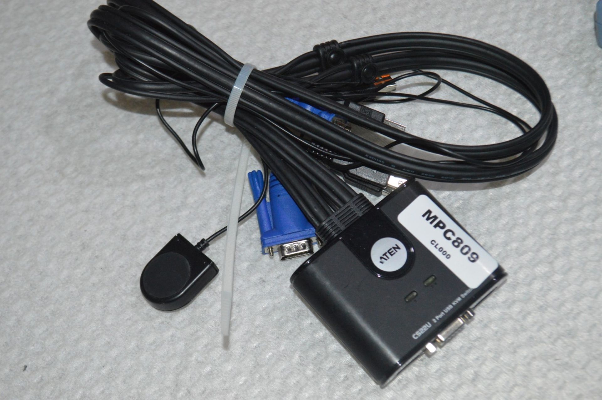 1 x CS22U 2-Port USB KVM Switch - Sold As Pictured - Ref: MPC809 - CL678 - Location: Altrincham