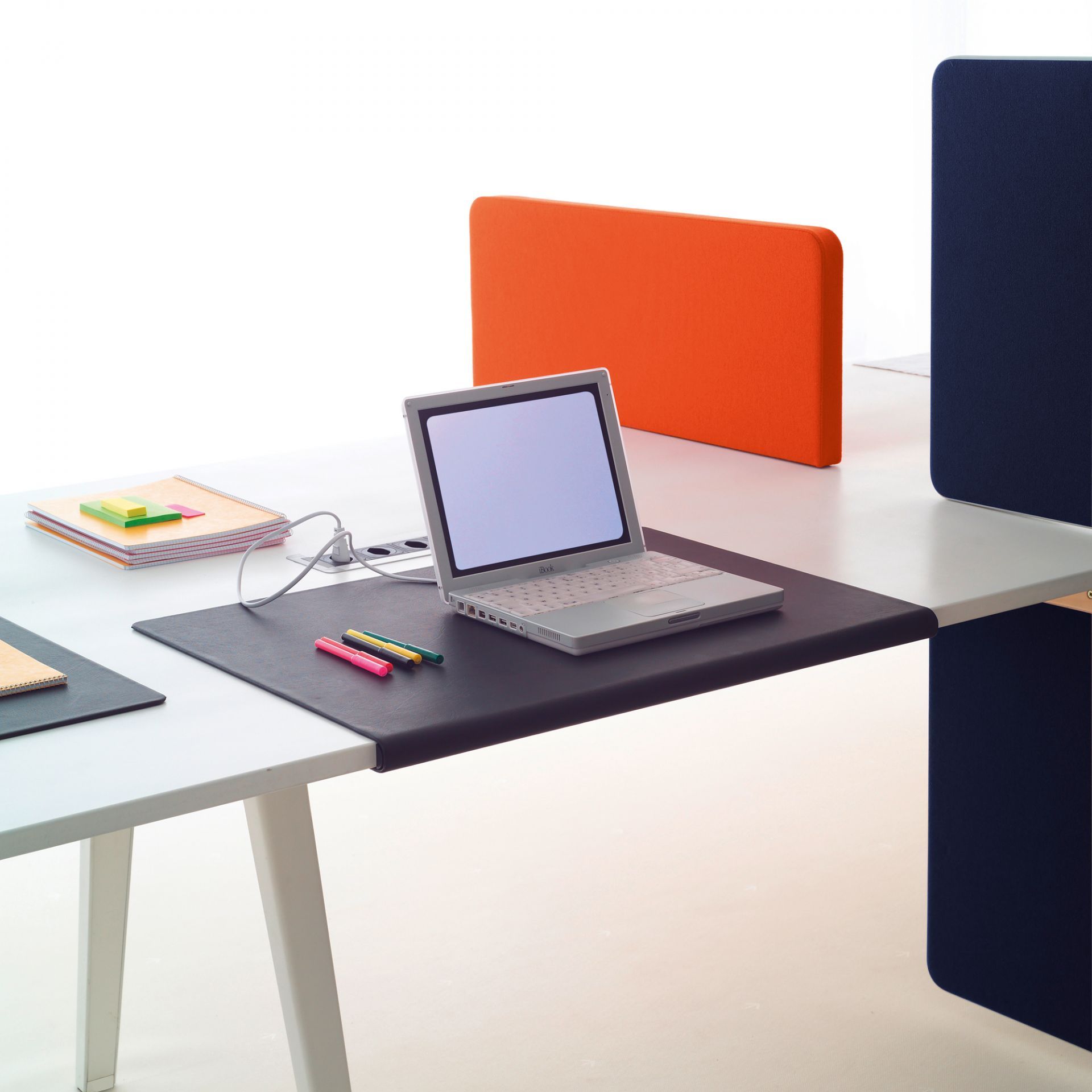 1 x Vitra Joyn Desk Pad in Black - Designed by Ronan & Erwan Bouroullec - Size: 70 x 50 cms - RRP £ - Image 6 of 7