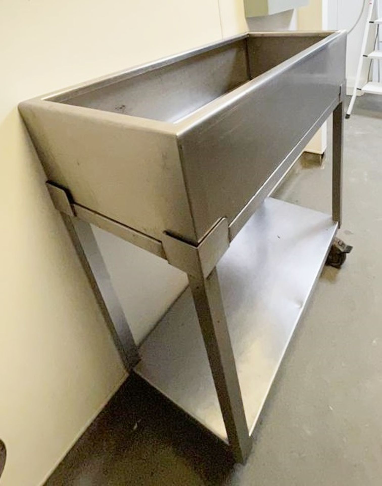 1 x Stainless Steel Freestanding Ice Well on Castors -Ref: BK241 - - Image 5 of 5