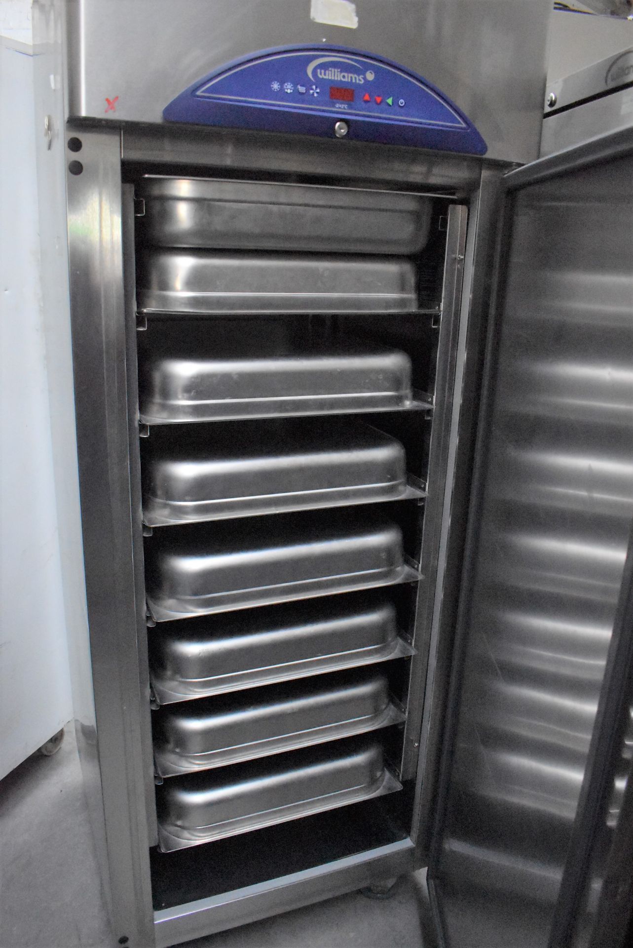1 x Williams FG1TSS Upright Single Door Fridge With 8 Large Food Storage Pans - Recently Removed - Image 3 of 3