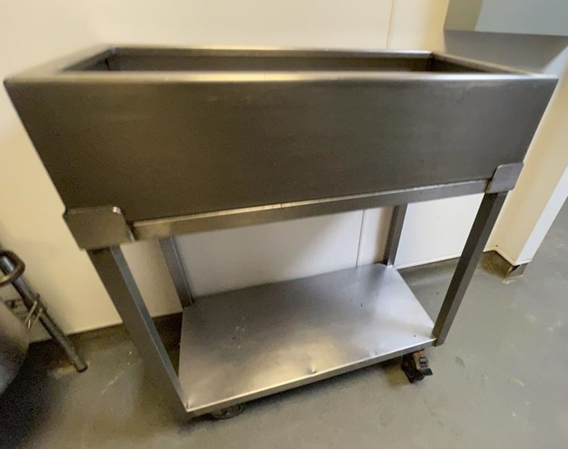 1 x Stainless Steel Freestanding Ice Well on Castors -Ref: BK241 - - Image 3 of 5