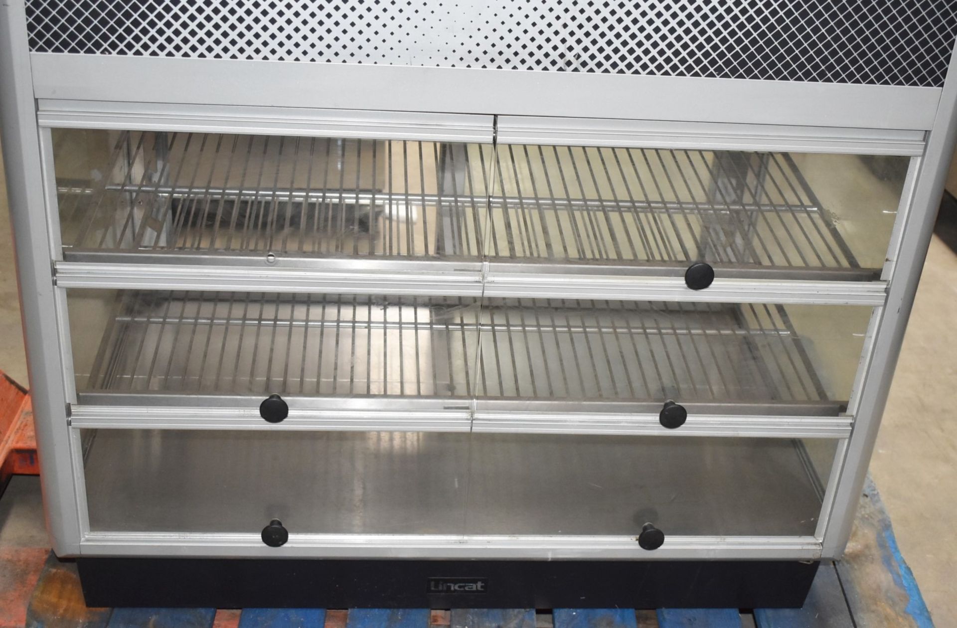 1 x Lincat Commercial Chilled Display Fridge Glass Cake Fridge Merchandiser - Model DR6/100 - RRP £ - Image 12 of 16