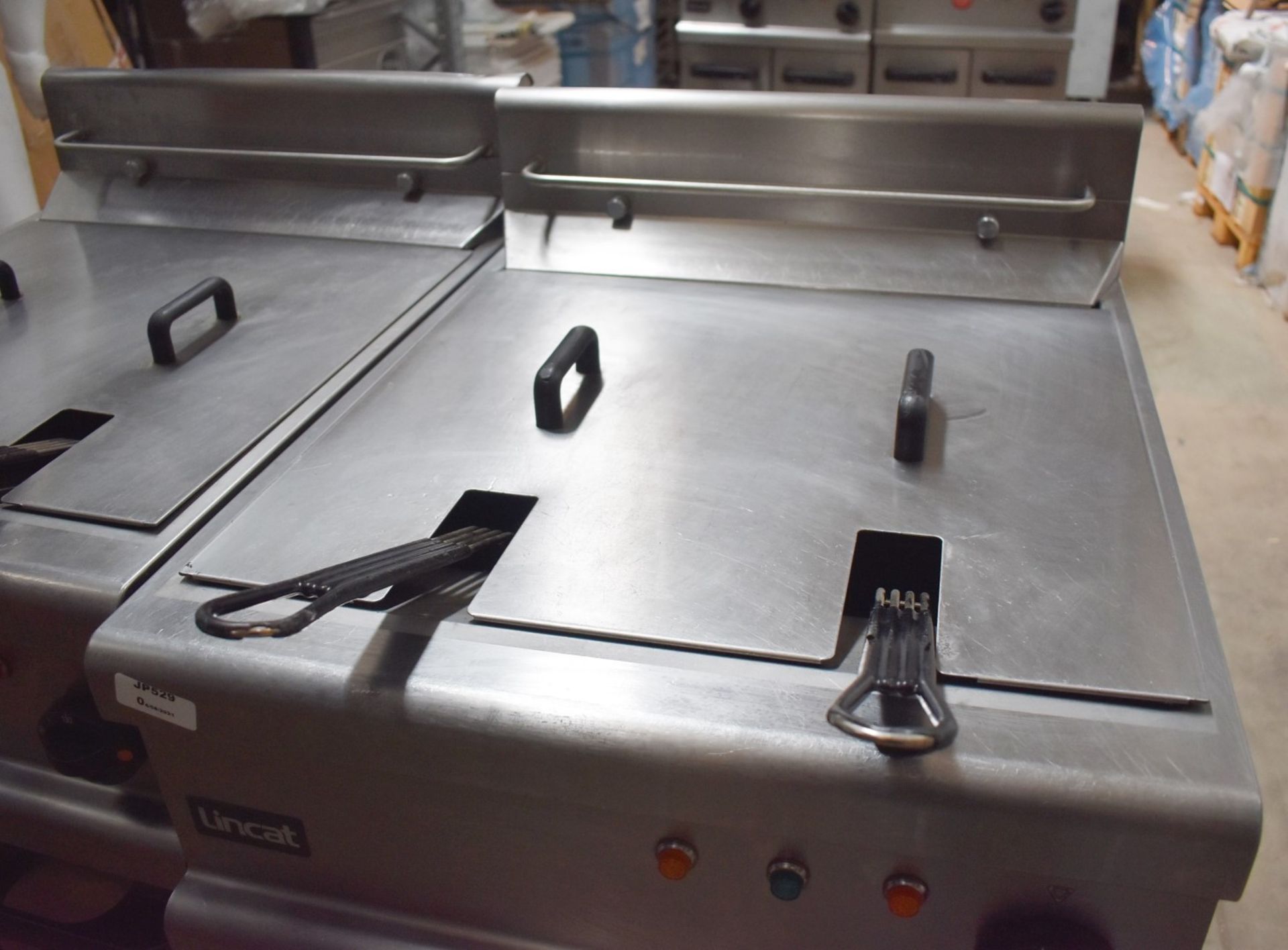 1 x Lincat Opus 700 OE7113 Single Large Tank Electric Fryer With Built In Filteration - 240V / 3PH P - Image 9 of 11