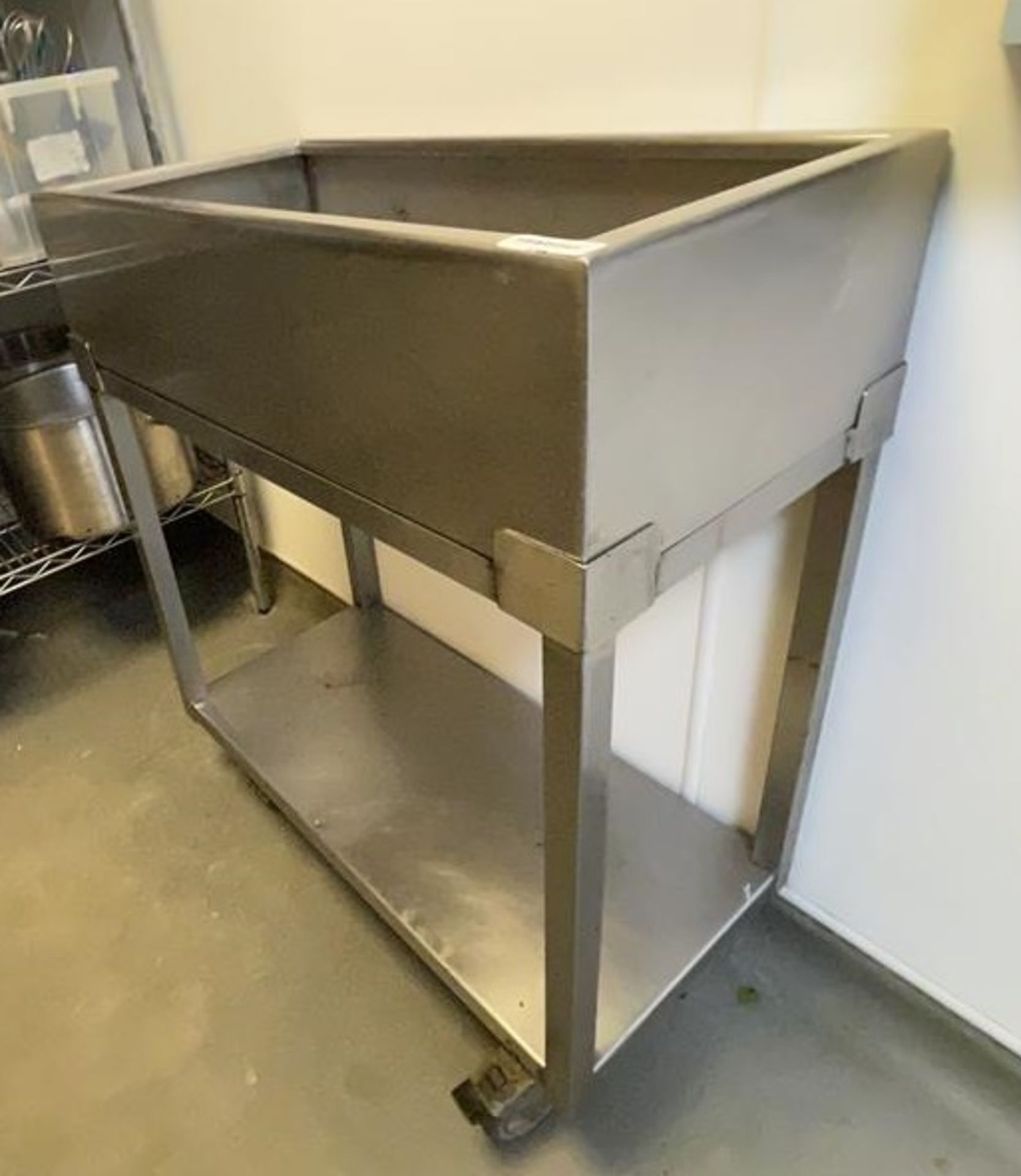 1 x Stainless Steel Freestanding Ice Well on Castors -Ref: BK241 - - Image 4 of 5