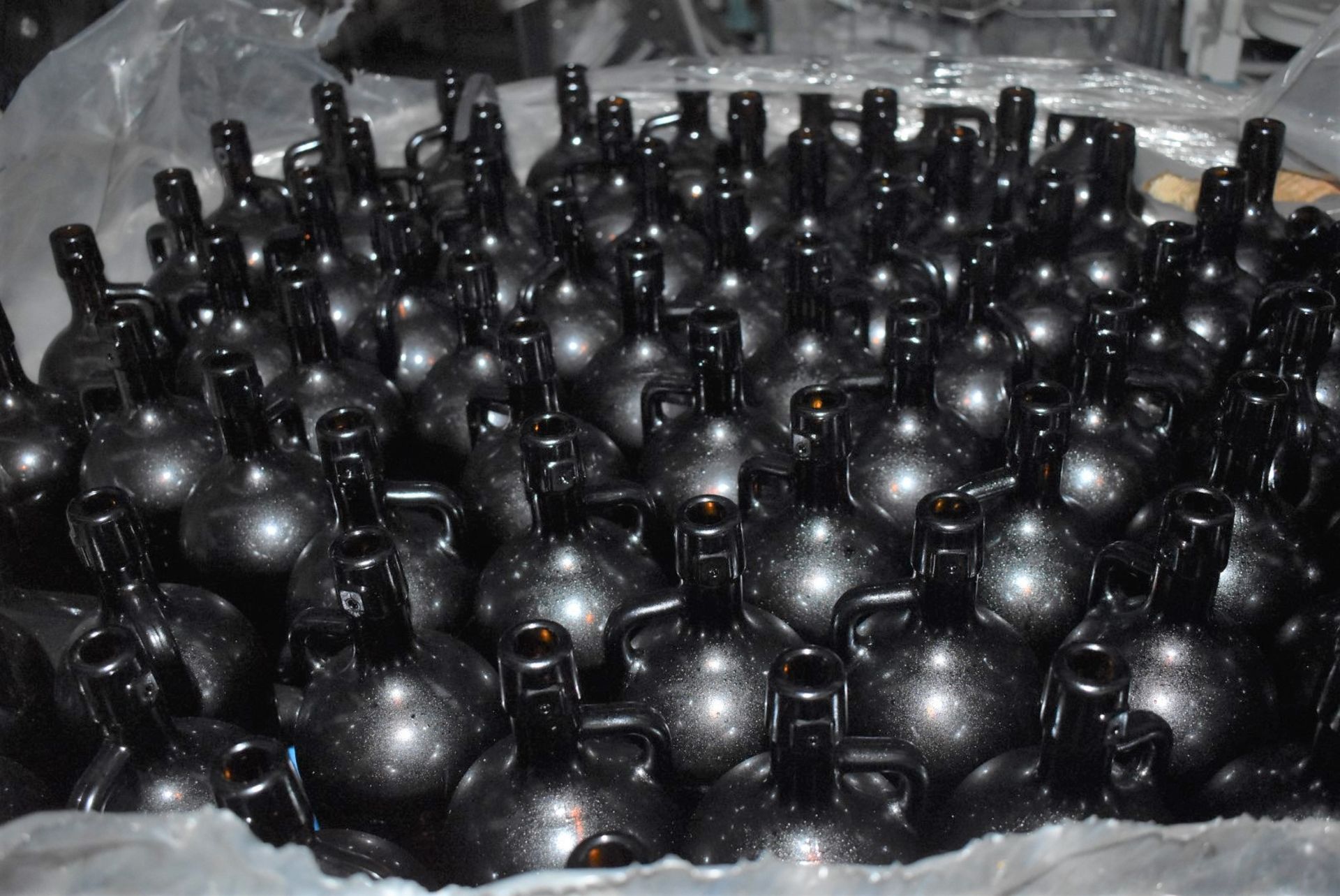 Approx 300 x Amber Gass Beer Growler Bottles With Handles - 100cl Capacity - Unused Stock - - Image 6 of 11